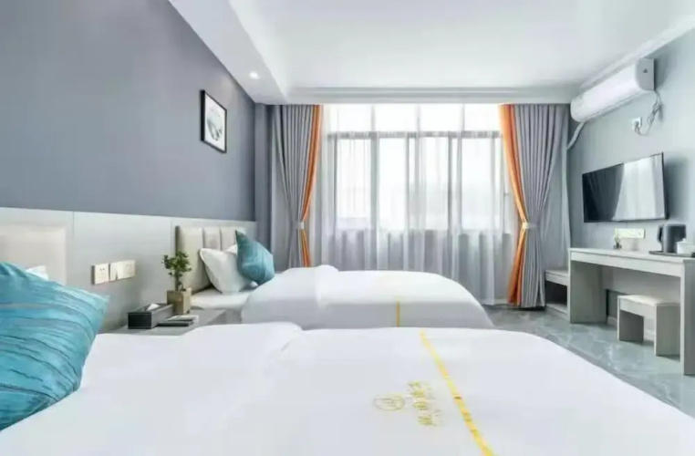 Holiday Panda Hotel