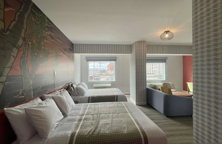 Quadruple Suite