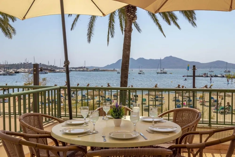 3 Bedrooms Family Apartment with sea view