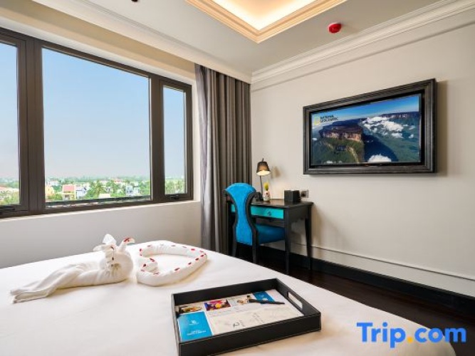 Deluxe Double room with city view