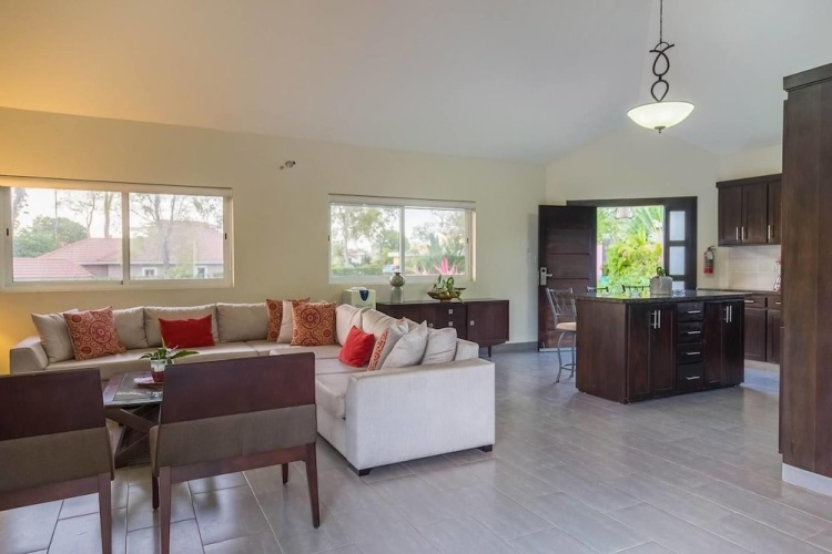Villa Equipped With an Infinity Edged Pool in Gated Community