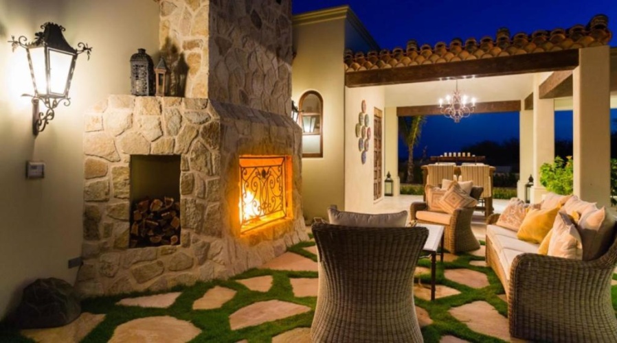 6 Bedrooms Villa