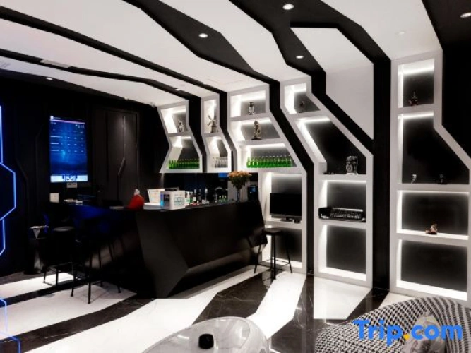 ReMAX Remai Electronics Competition Hotel (Ningbo South Business District Lomon Global City)