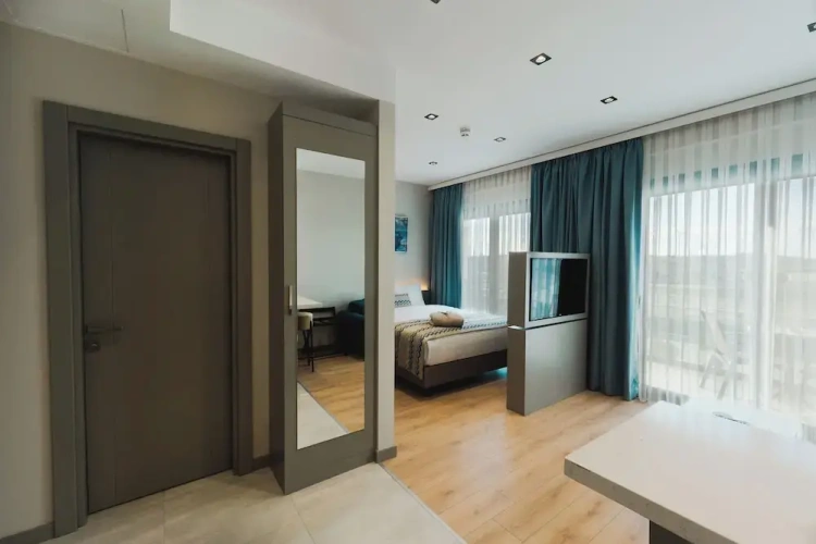 Deluxe room with balcony and with garden view