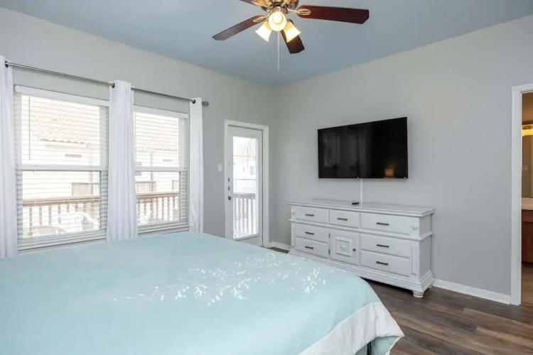 Comfy 3 Bedroom Pets Sleeps 8