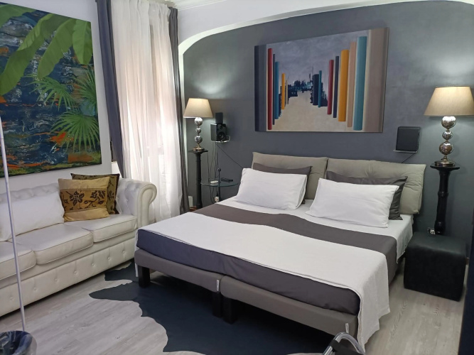 Spanish Steps bedroom