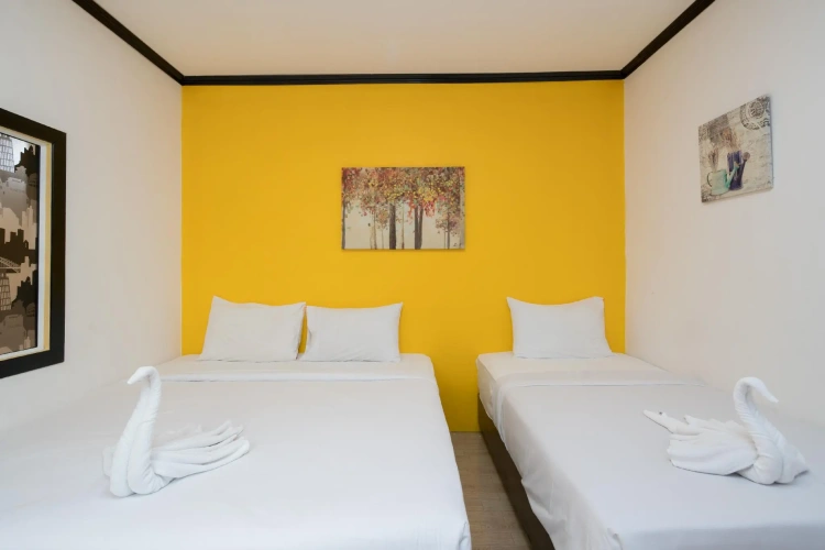 Standard Triple room