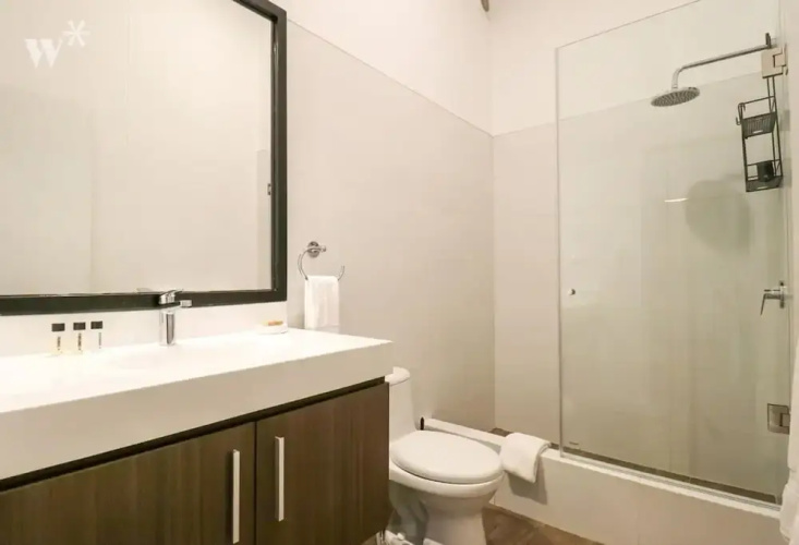 w Bold and Spacious 2BR in Miraflores