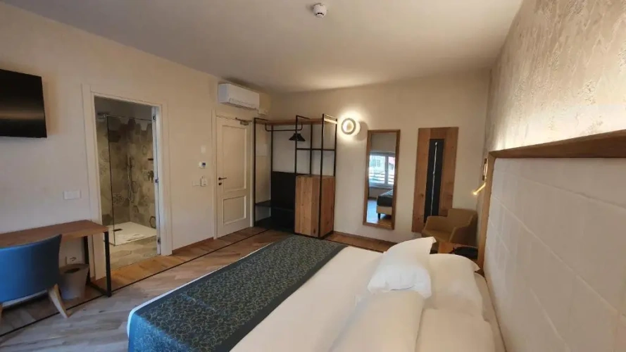 Deluxe Quadruple room