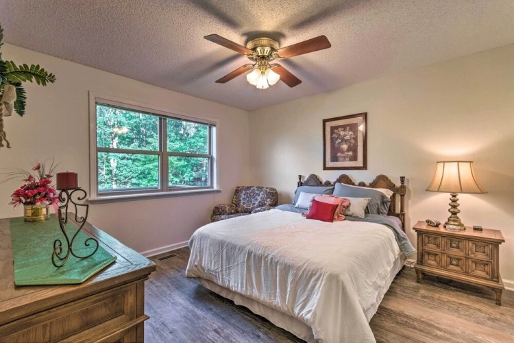 4 Bedrooms Apartment