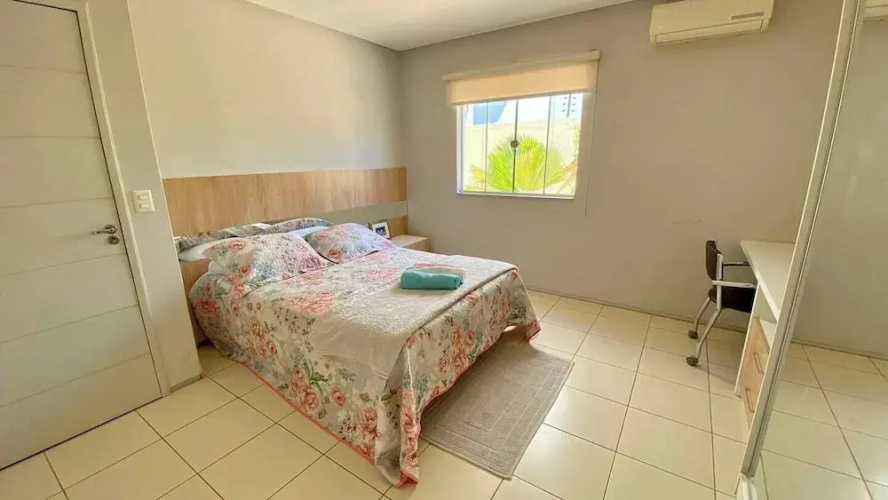 Casa com Piscina - Quartos Privativos