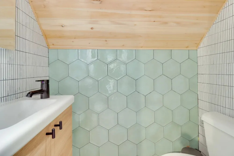 Community Beach Access: Modern Poconos Cabin!