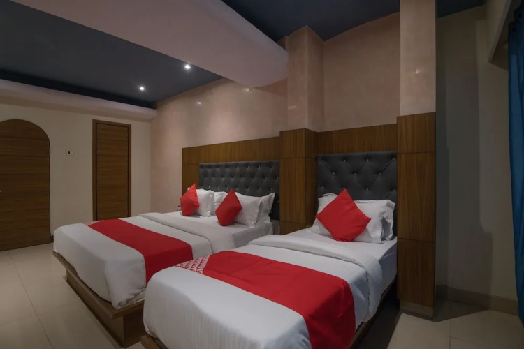 OYO 22070 West Inn Hotel