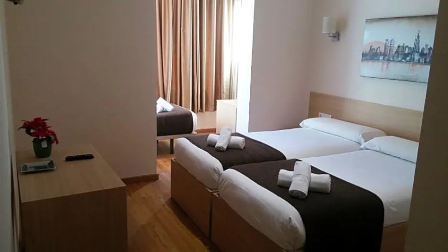 Standard Triple room