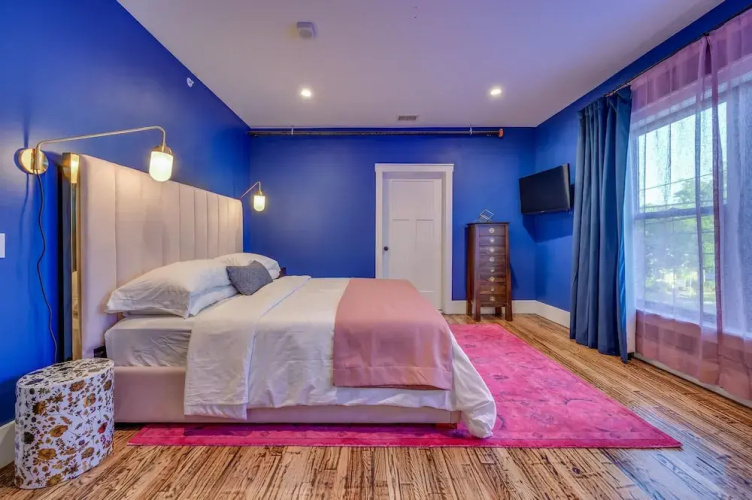 Historic Austin B&b: 4 Unique Suites, Sleeps 15!