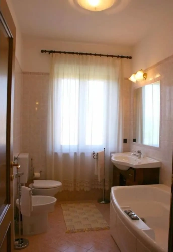 5 Bedrooms Villa
