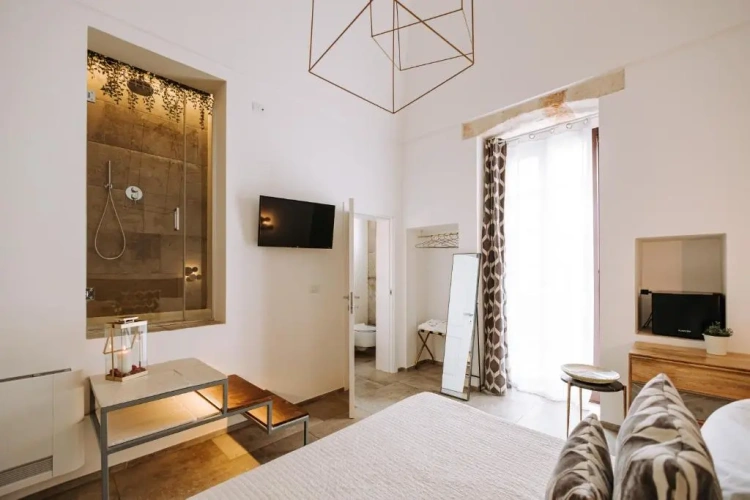 Suite with city view