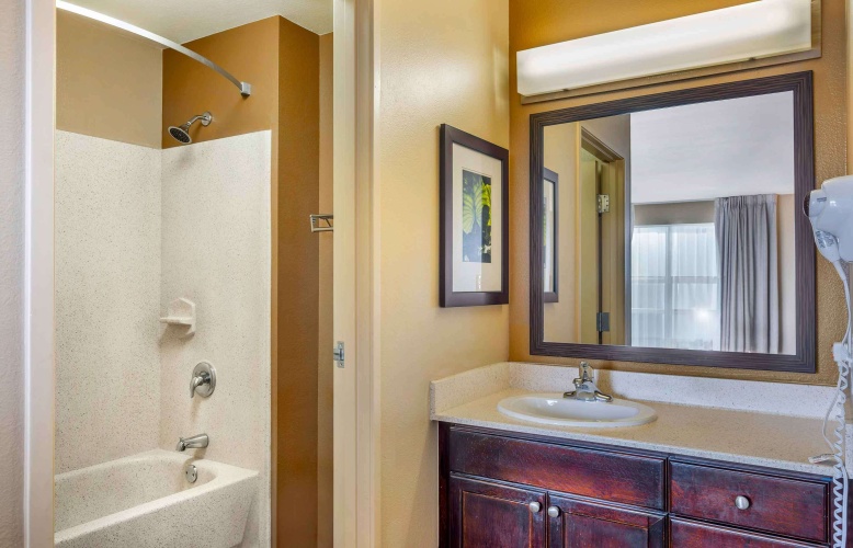 1 Bedroom Quadruple Suite