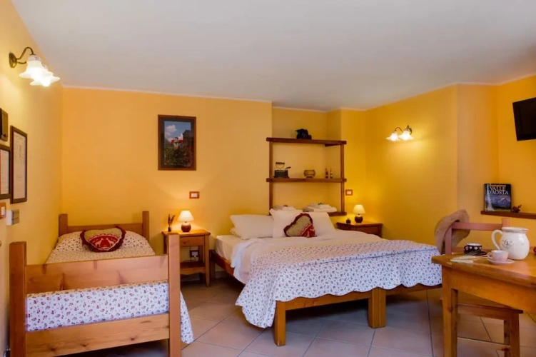 Standard Triple room with mountain view