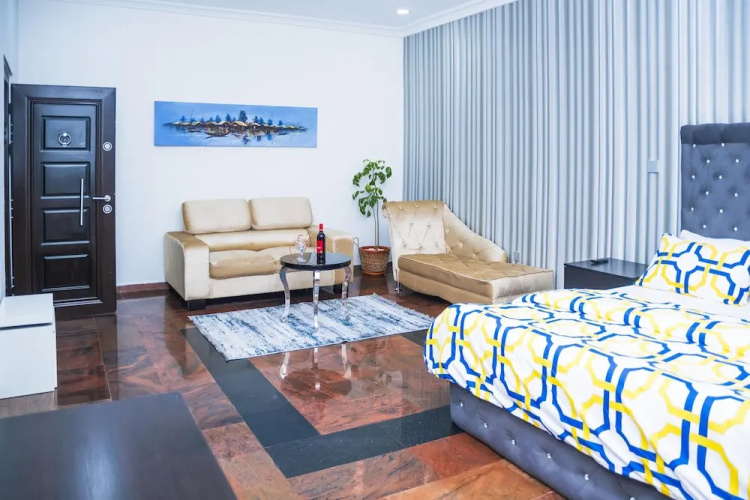 Lineech Apartments