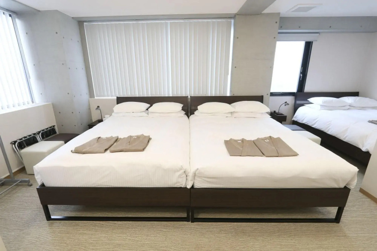 Lightning Hotel