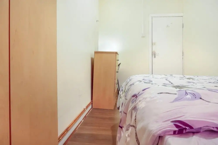 Sidney Street - Deluxe Guest Room