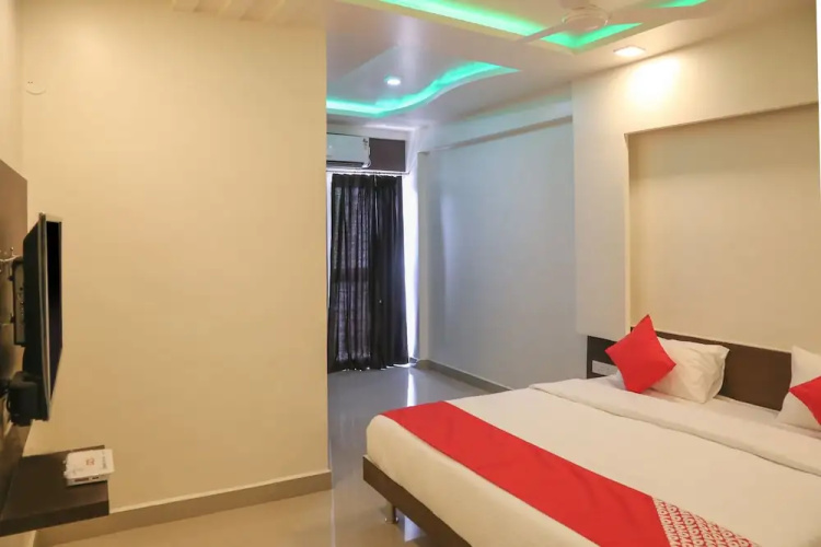 OYO 22066 Hotel Mayur