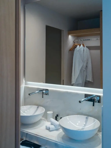 2 Bedrooms Suite with balcony and with sea view