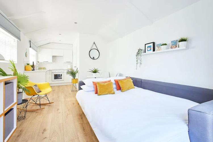 Host Stay Sunnyside Studio