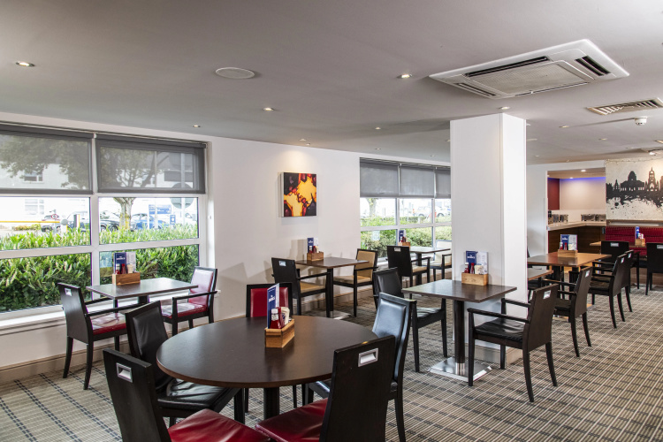 Holiday Inn Express Glasgow Airport photo 28