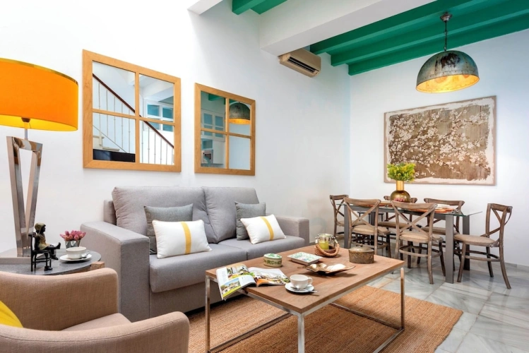 4 Bedrooms Apartment