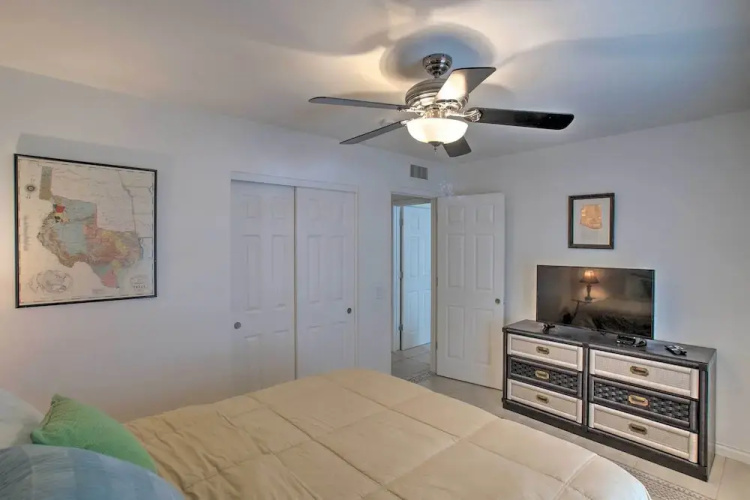 Game Room, Fire Pit & Putting Green: Glendale Home