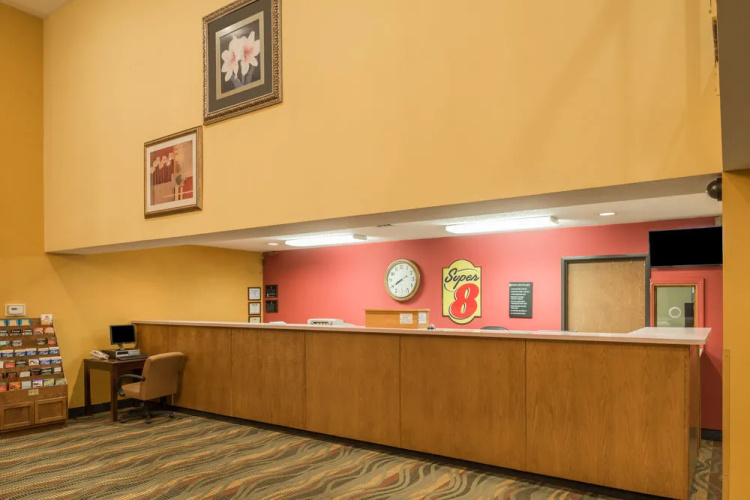 Super 8 Staunton