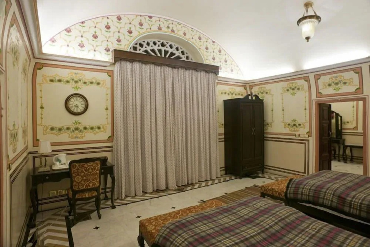 Castle Kanota Hotel