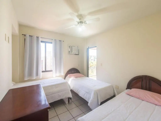 Excelente cobertura duplex a 2 quadras da Praia do Forte com 4 quartos