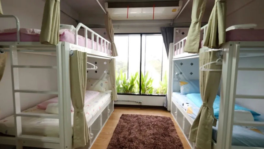 Seatz station Hostel Female only