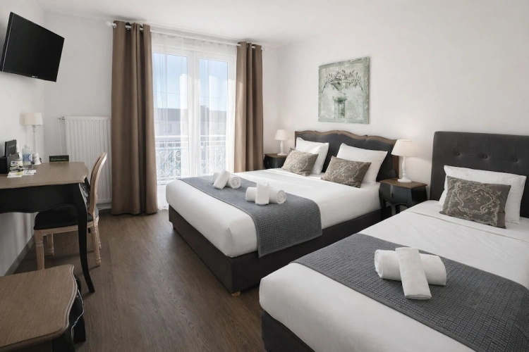 Standard Triple room