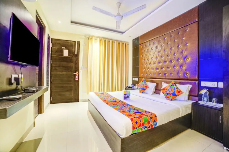 FabHotel Diamond