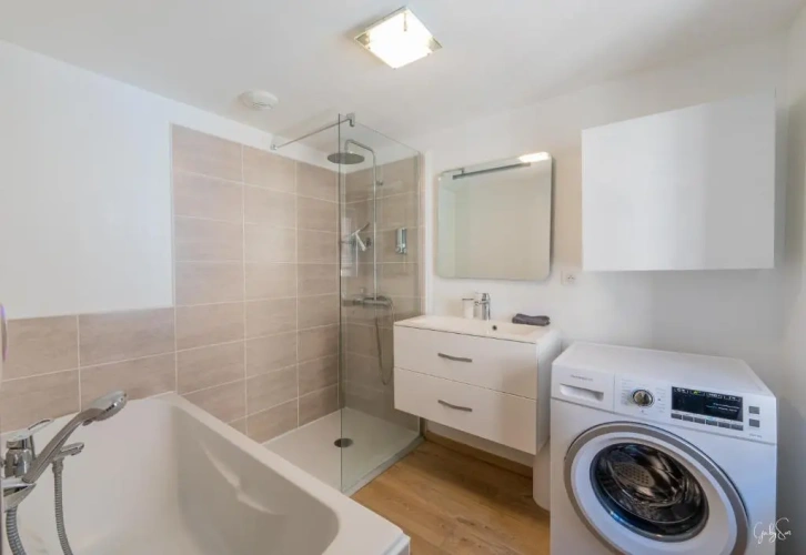 2 Bedrooms Apartment