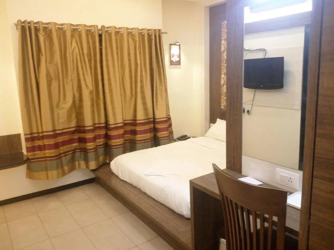 Hotel Pushpak Park