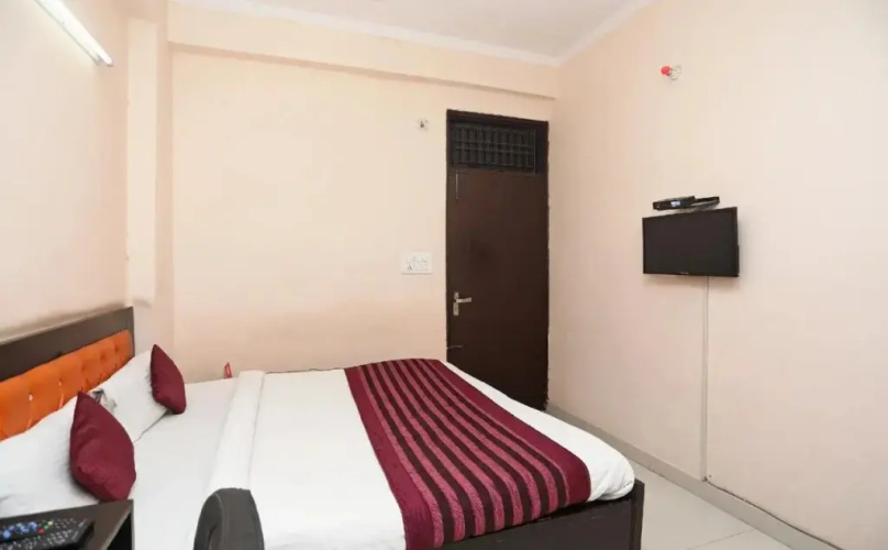 RN 32 by OYO Rooms