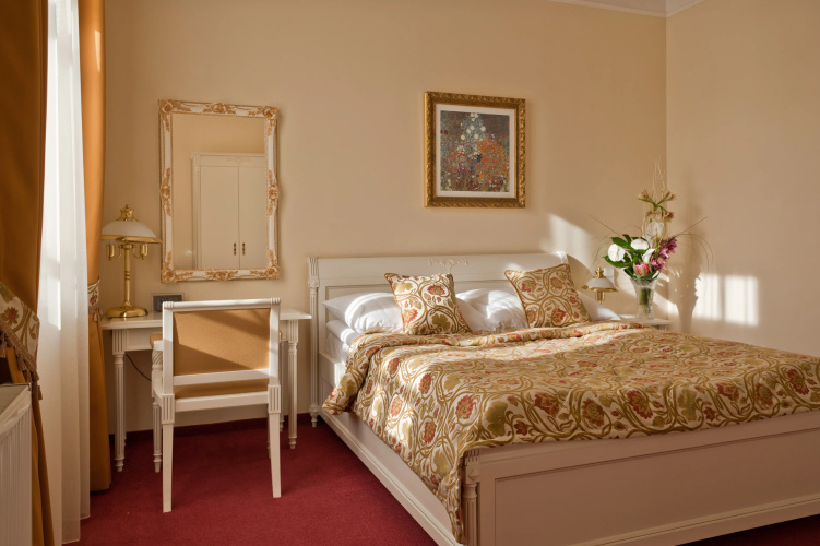 Alqush Downtown Hotel
