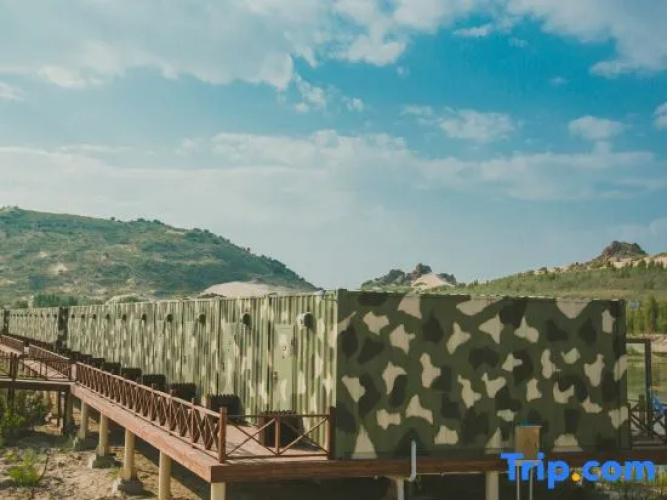 Yulong Shahu Container Hot Spring Hotel