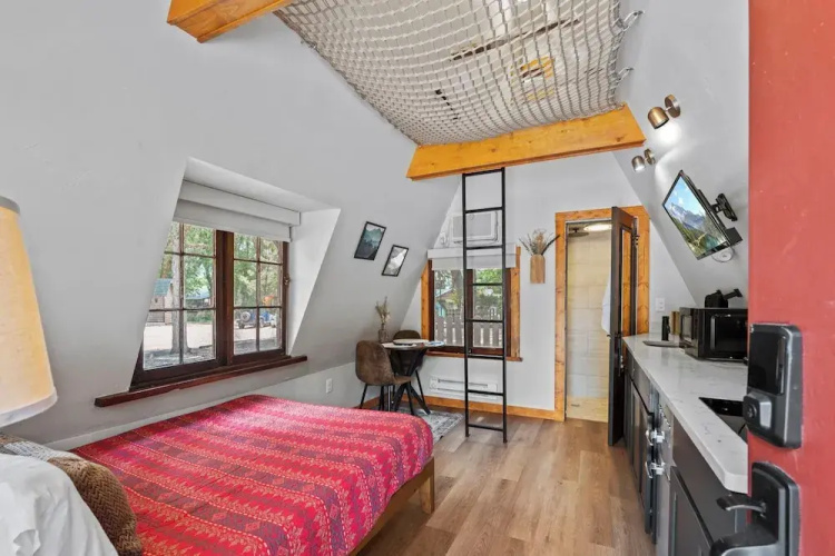 Timber Lodge Cabin 15 - Colorado Springs, CO