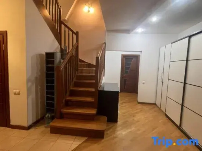 Rujia Apartment