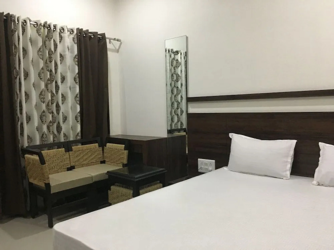 Hotel Paras