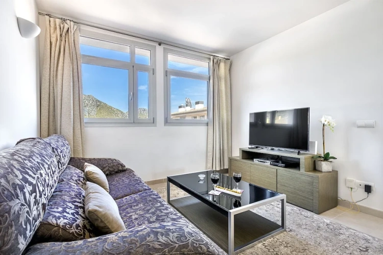 2 Bedrooms Comfort Apartment with balcony and with mountain view