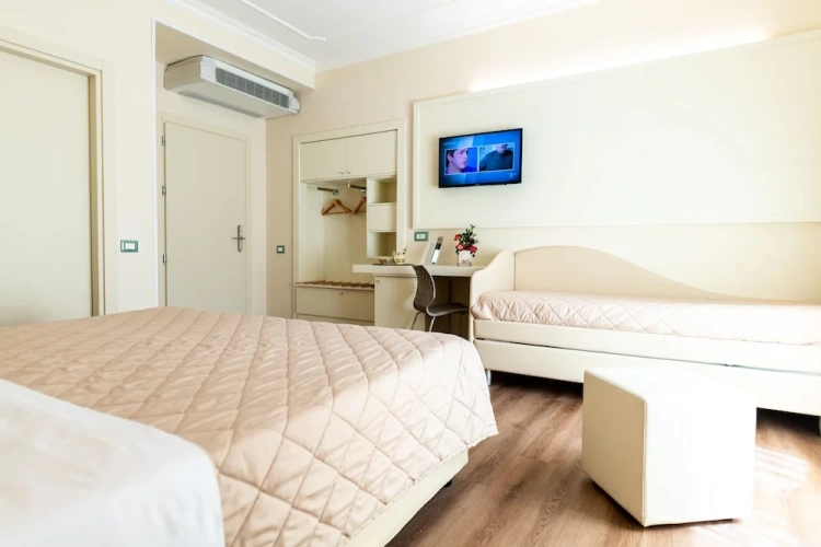 Standard Triple room with balcony