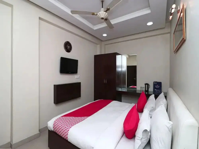 Hotel East Lite by OYO