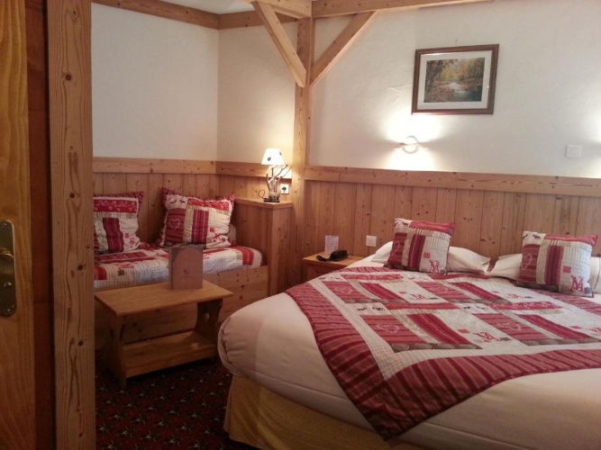 Standard Triple room